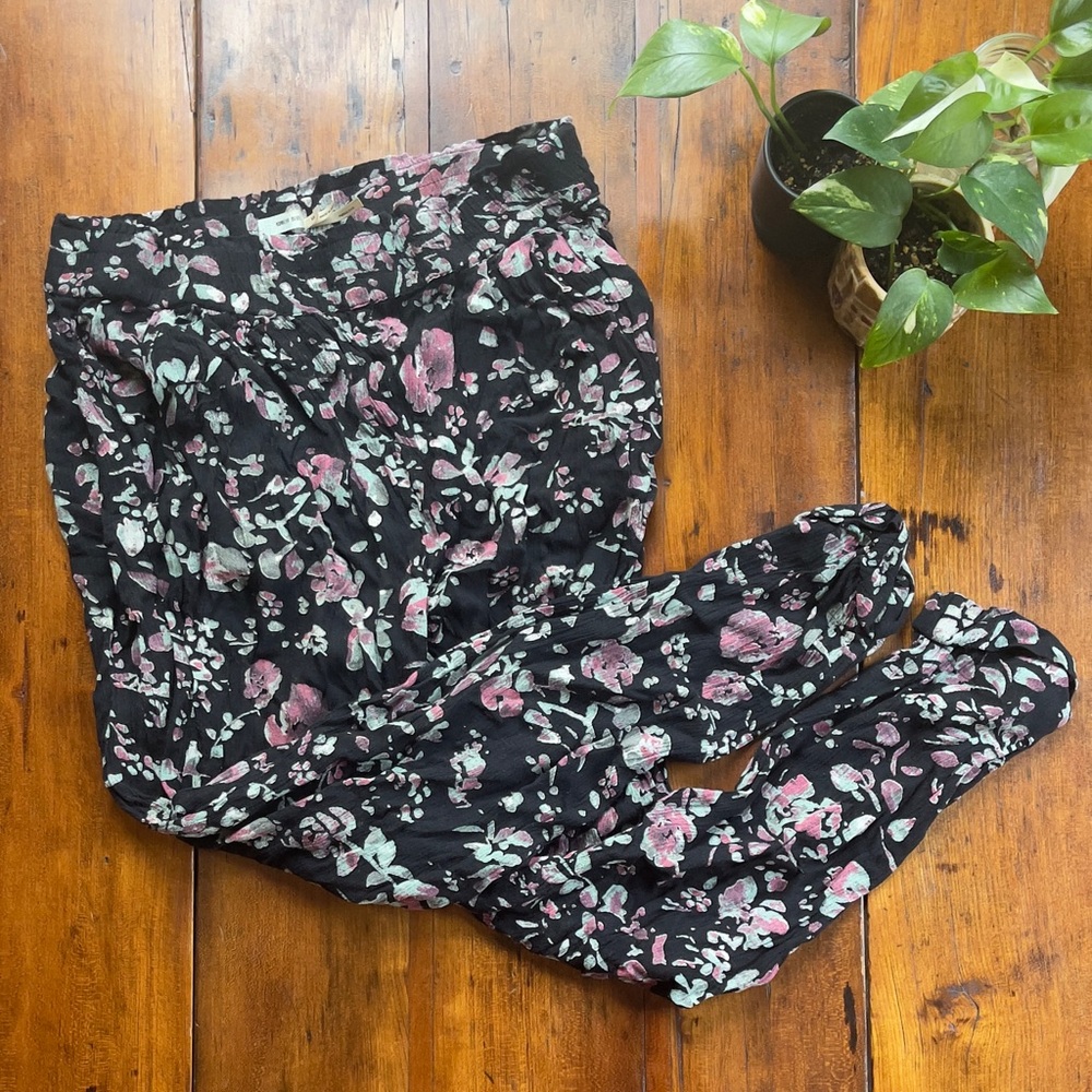 Kimchi Blue | XS | Black Floral Gauzey Tapered Pants